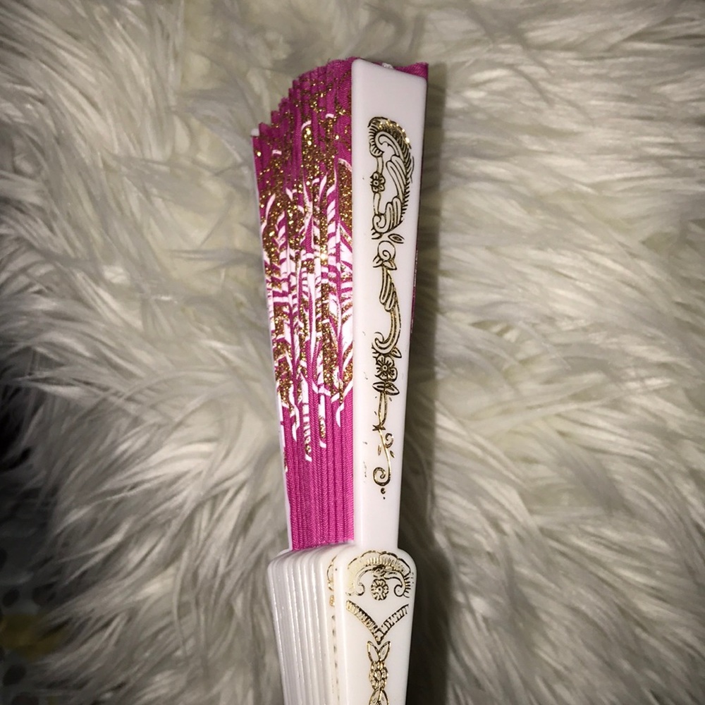Pretty Fan - Picture 2 of 3